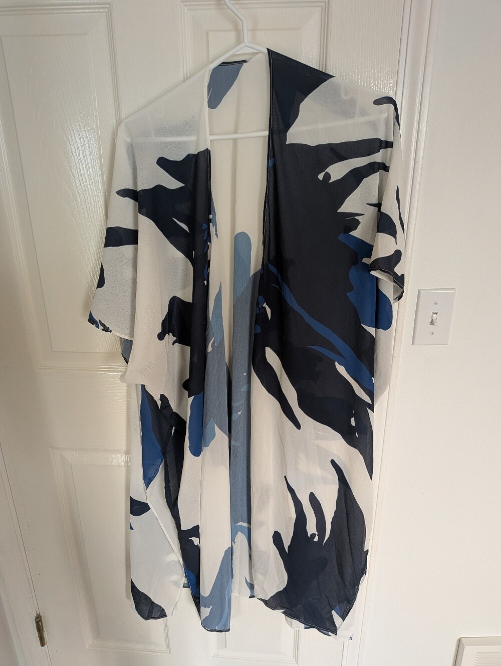 Lightweight White & Blue Abstract Print Kimono